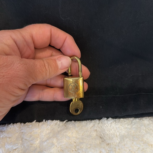 Vintage Louis Vuitton Lock & Key # 202 - Picture 3 of 4